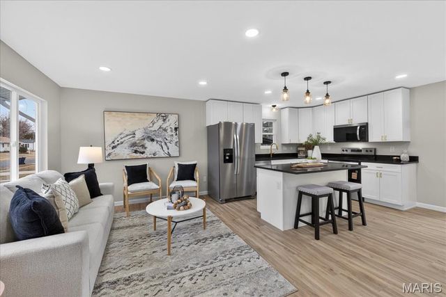 3218 Krem Avenue, St Louis, MO 63074