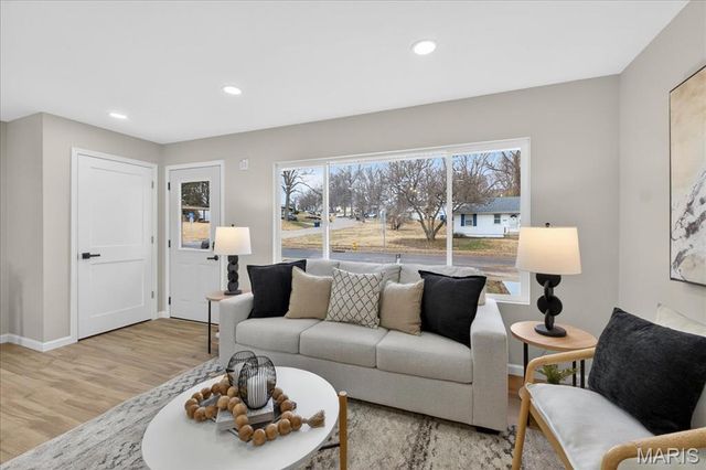 3218 Krem Avenue, St Louis, MO 63074