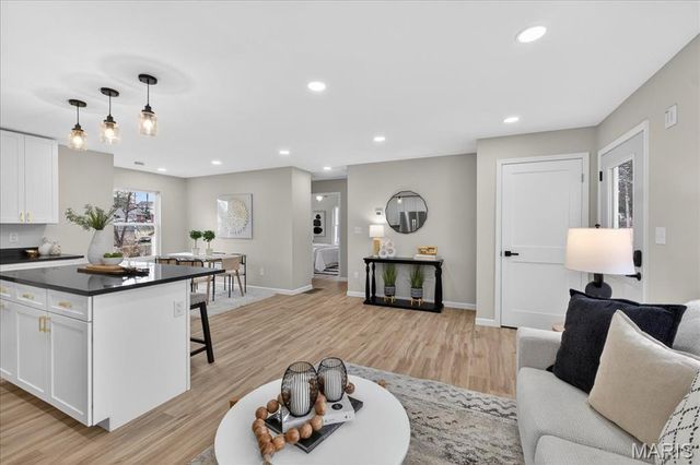 3218 Krem Avenue, St Louis, MO 63074