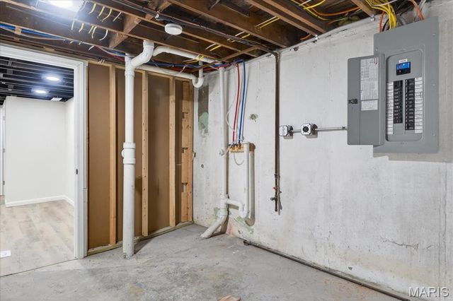 3218 Krem Avenue, St Louis, MO 63074