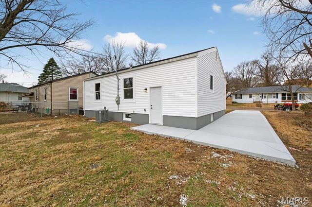 3218 Krem Avenue, St Louis, MO 63074