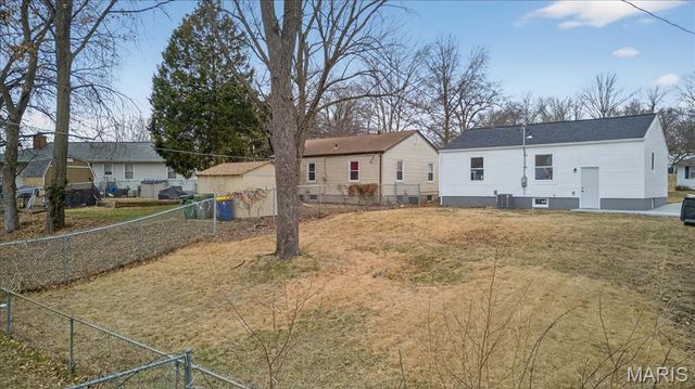 3218 Krem Avenue, St Louis, MO 63074