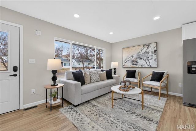 3218 Krem Avenue, St Louis, MO 63074