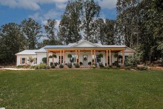 117 E Peninsula Drive, Laurens, SC 29360