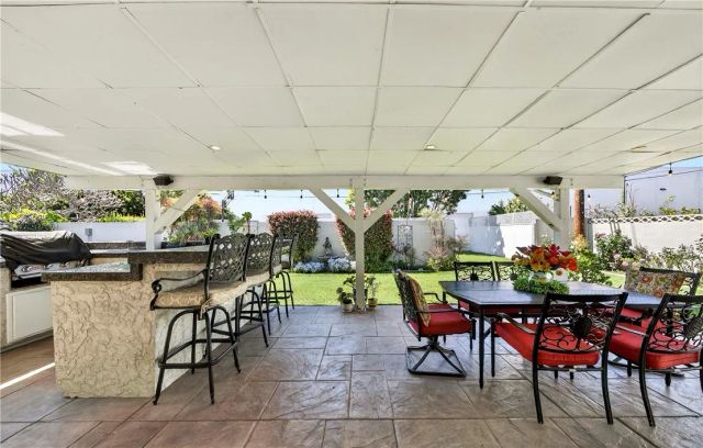 16381 Rhone, Huntington Beach, CA 92647