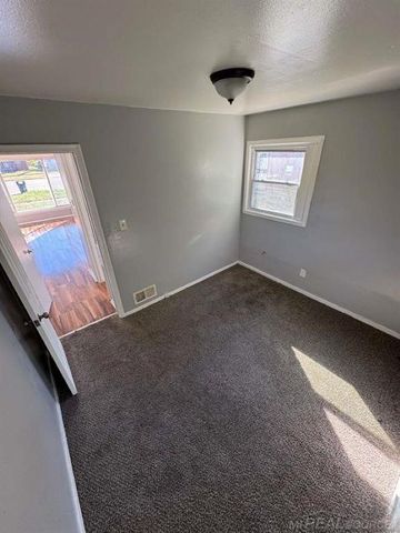 19961 Greenfield Road, Detroit, MI 48235