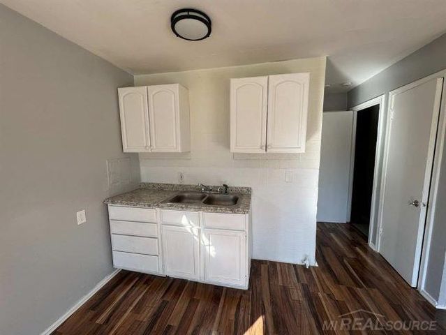 19961 Greenfield Road, Detroit, MI 48235