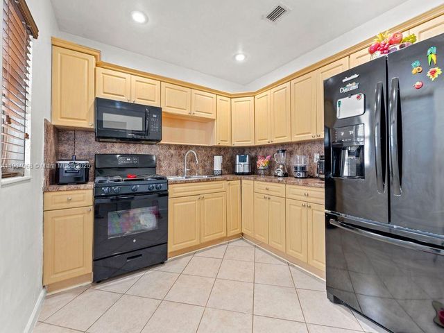 14761 Pierce St, Miami, FL 33176