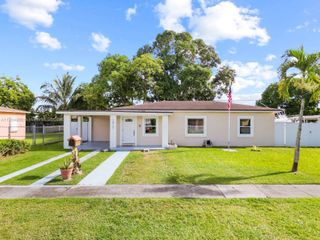 14761 Pierce St, Miami, FL 33176