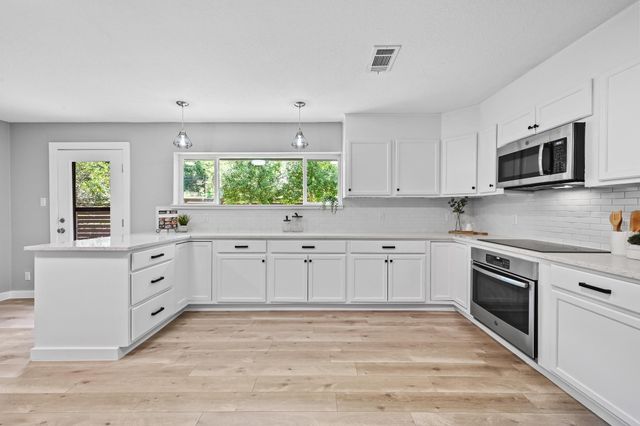 3305 Santa Monica DR, Austin, TX 78741