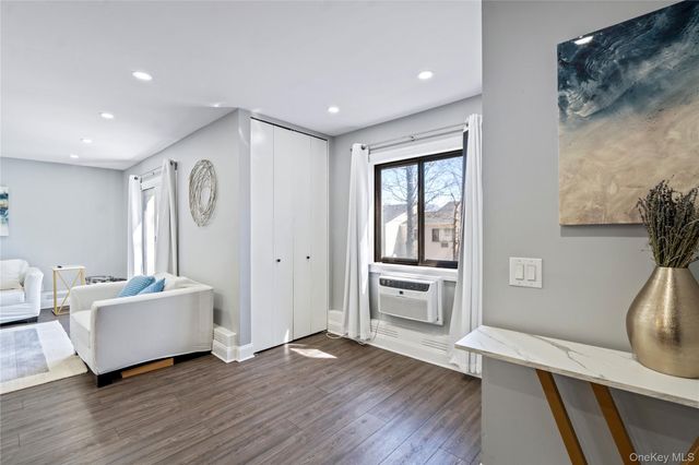 24 Richmond Boulevard 4B, Ronkonkoma, NY 11779