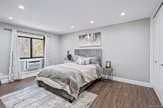 24 Richmond Boulevard 4B, Ronkonkoma, NY 11779
