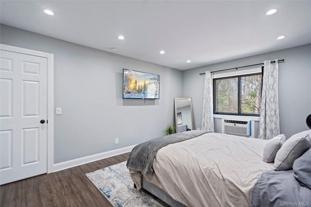 24 Richmond Boulevard 4B, Ronkonkoma, NY 11779