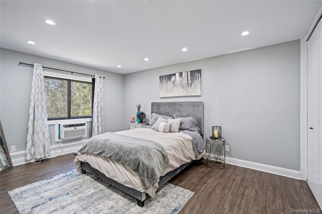 24 Richmond Boulevard 4B, Ronkonkoma, NY 11779
