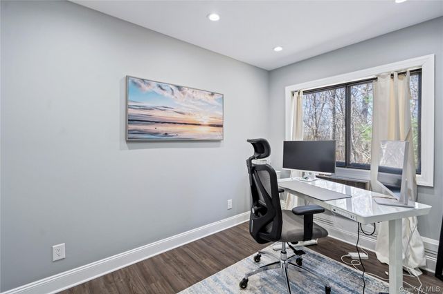 24 Richmond Boulevard 4B, Ronkonkoma, NY 11779