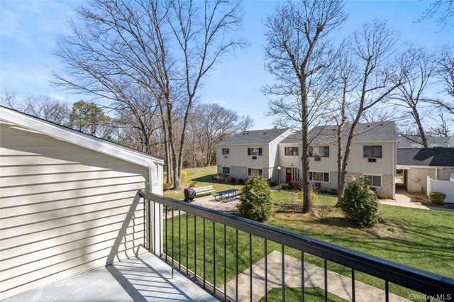 24 Richmond Boulevard 4B, Ronkonkoma, NY 11779