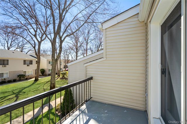 24 Richmond Boulevard 4B, Ronkonkoma, NY 11779