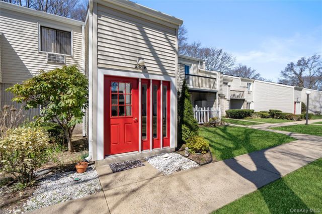 24 Richmond Boulevard 4B, Ronkonkoma, NY 11779