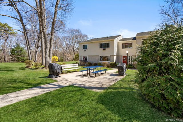 24 Richmond Boulevard 4B, Ronkonkoma, NY 11779