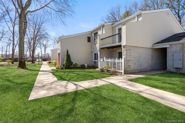 24 Richmond Boulevard 4B, Ronkonkoma, NY 11779
