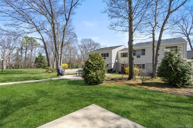 24 Richmond Boulevard 4B, Ronkonkoma, NY 11779