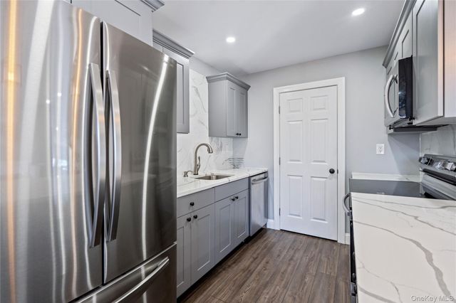 24 Richmond Boulevard 4B, Ronkonkoma, NY 11779