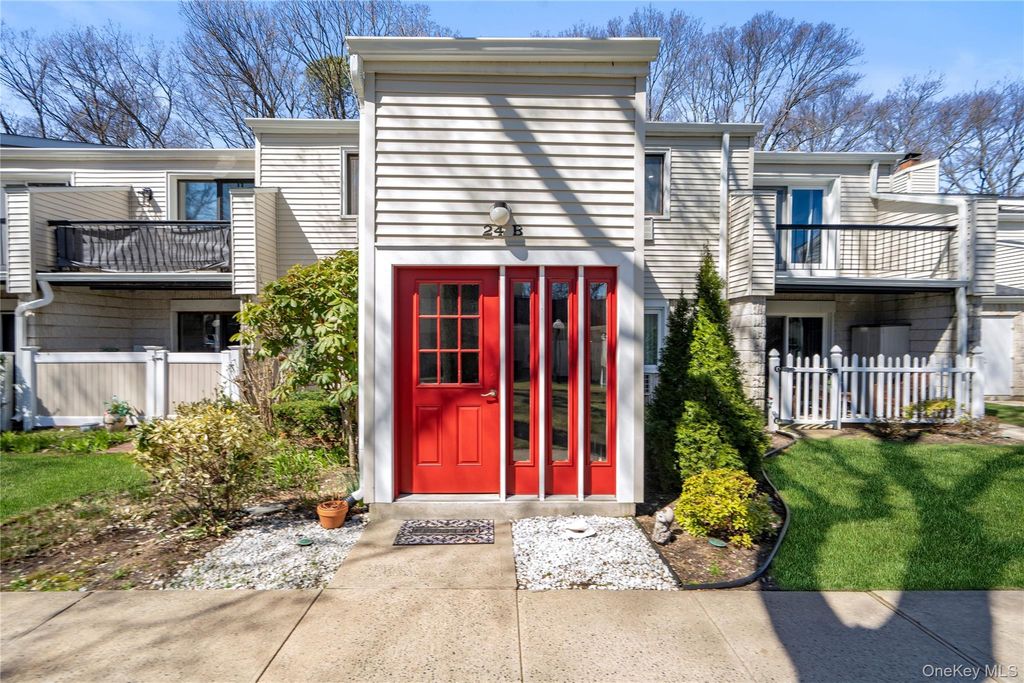 24 Richmond Boulevard 4B, Ronkonkoma, NY 11779