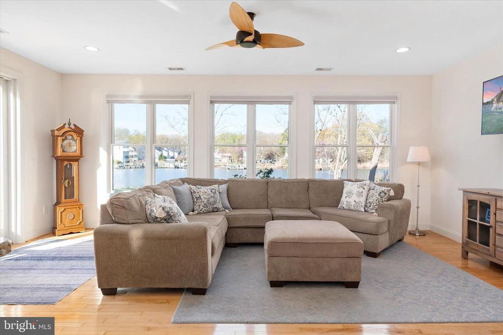 Image 13 of property listing at 5936 SNEED DR, Deale, MD 20751