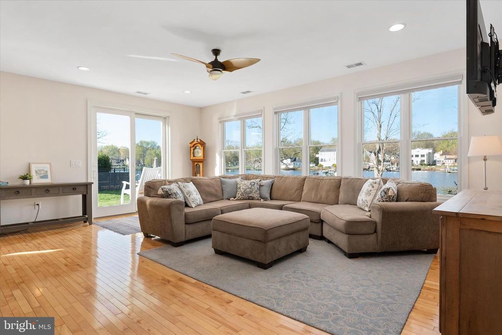 Image 14 of property listing at 5936 SNEED DR, Deale, MD 20751