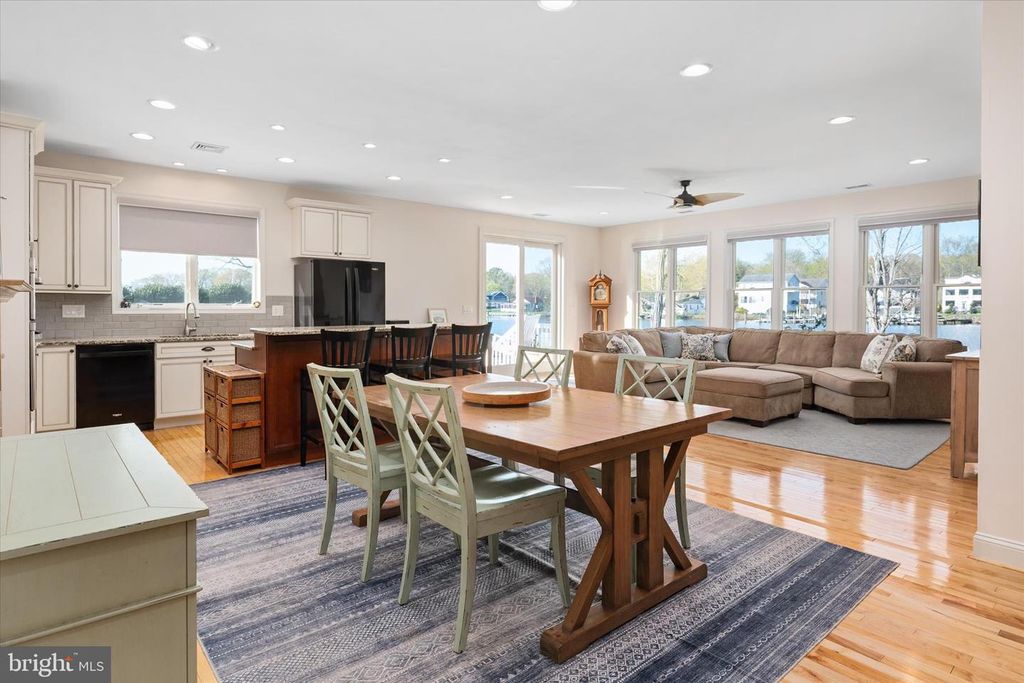 Image 15 of property listing at 5936 SNEED DR, Deale, MD 20751