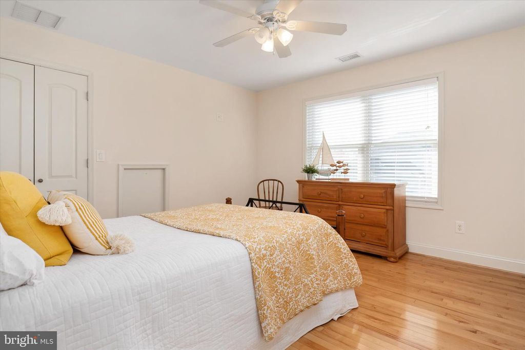 Image 28 of property listing at 5936 SNEED DR, Deale, MD 20751