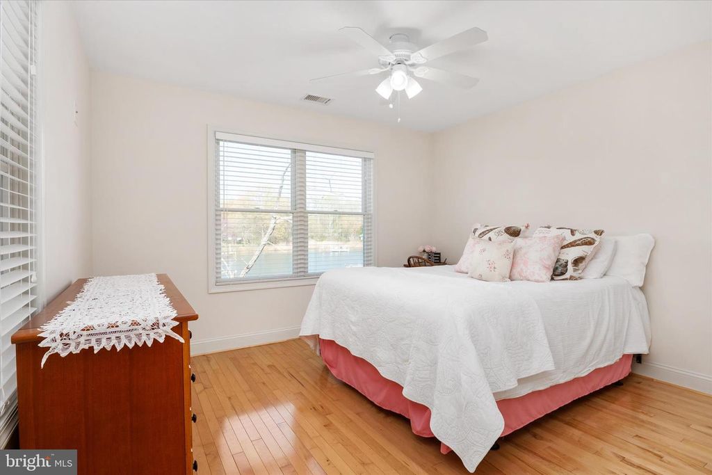 Image 33 of property listing at 5936 SNEED DR, Deale, MD 20751