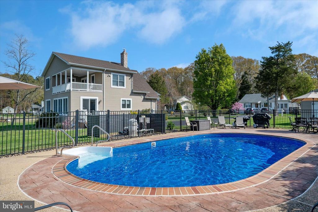 Image 4 of property listing at 5936 SNEED DR, Deale, MD 20751