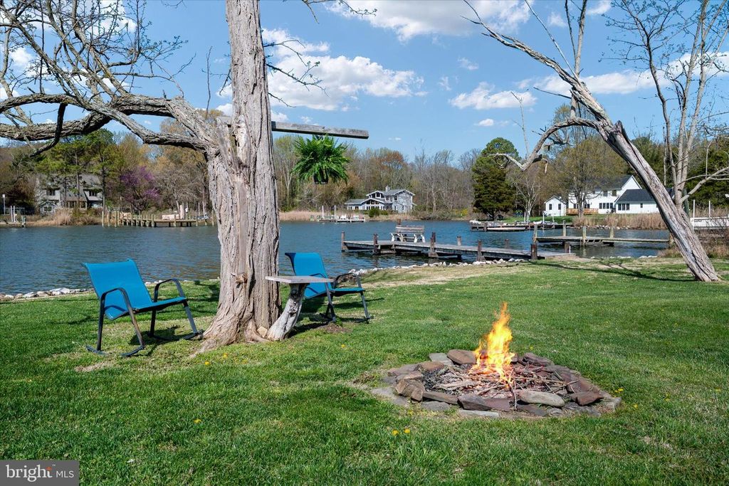 Image 8 of property listing at 5936 SNEED DR, Deale, MD 20751