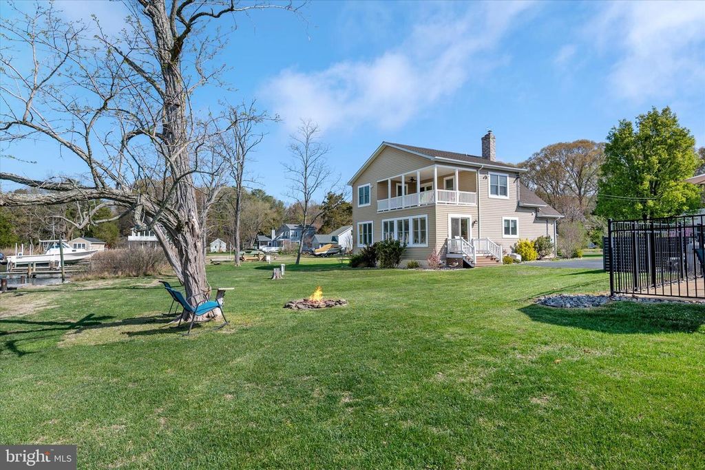 Image 9 of property listing at 5936 SNEED DR, Deale, MD 20751