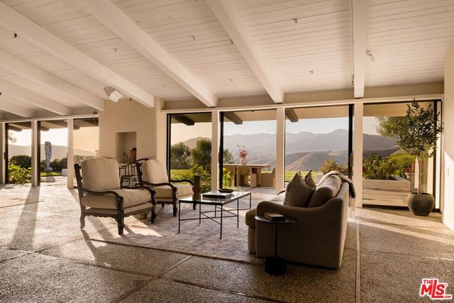 28611 Bamfield Drive, Agoura Hills, CA 91301