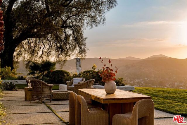 28611 Bamfield Drive, Agoura Hills, CA 91301