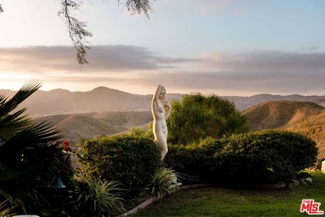 28611 Bamfield Drive, Agoura Hills, CA 91301