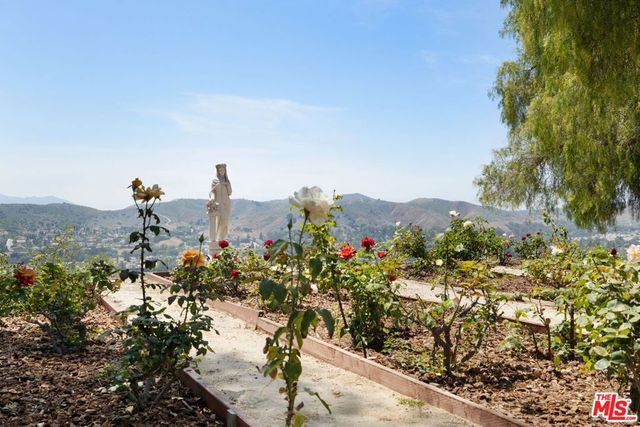 28611 Bamfield Drive, Agoura Hills, CA 91301