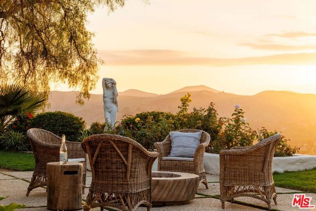 28611 Bamfield Drive, Agoura Hills, CA 91301