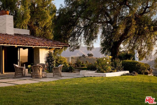 28611 Bamfield Drive, Agoura Hills, CA 91301