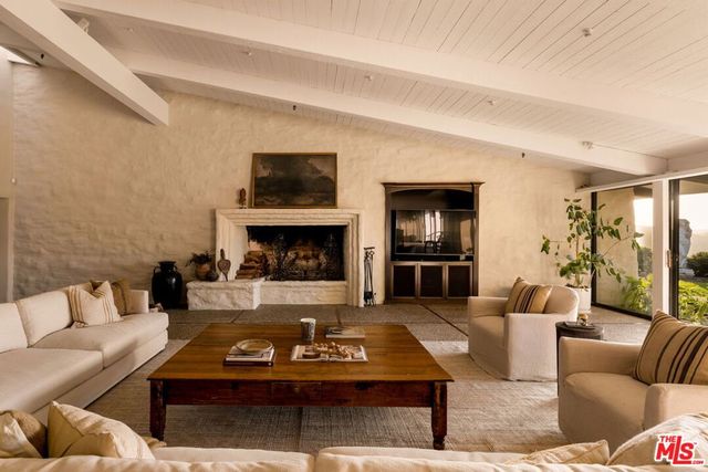 28611 Bamfield Drive, Agoura Hills, CA 91301
