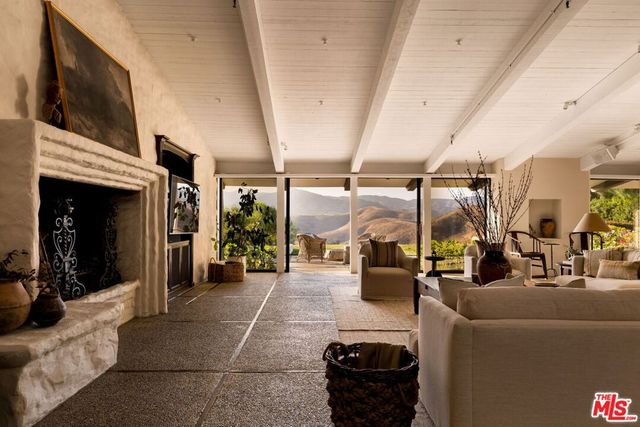 28611 Bamfield Drive, Agoura Hills, CA 91301
