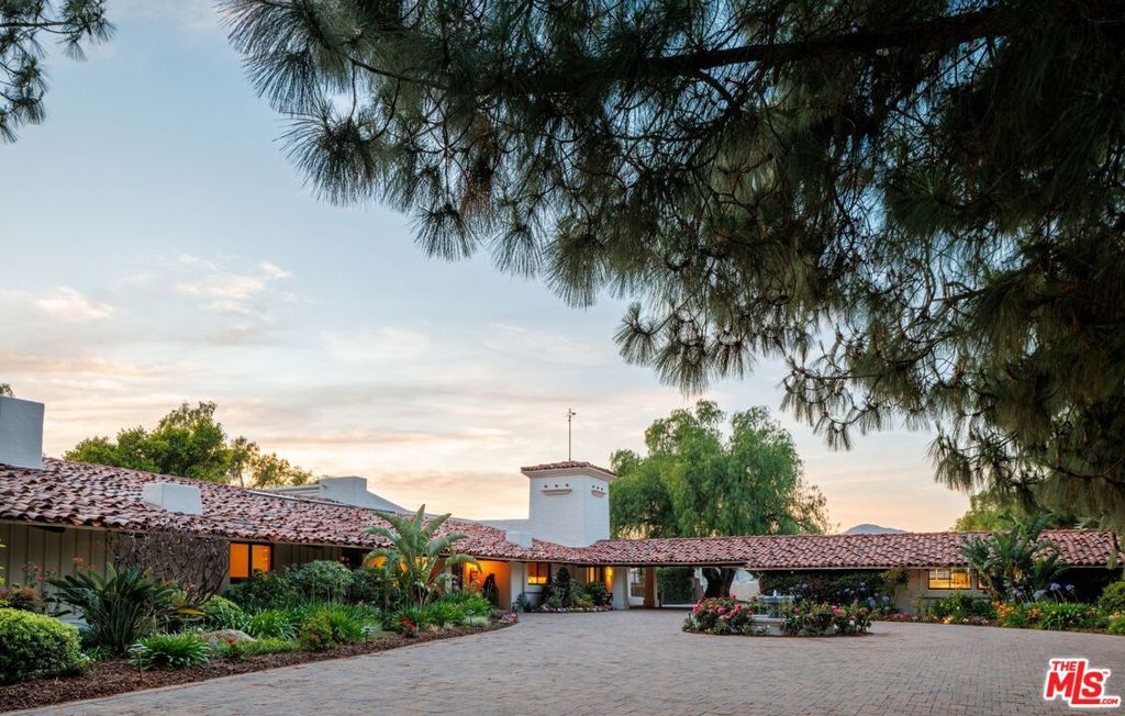28611 Bamfield Drive, Agoura Hills, CA 91301