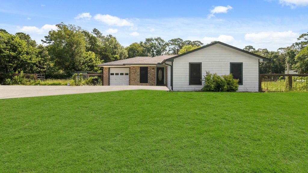 13810 S Goodyear Road, Old River-winfree, TX 77535