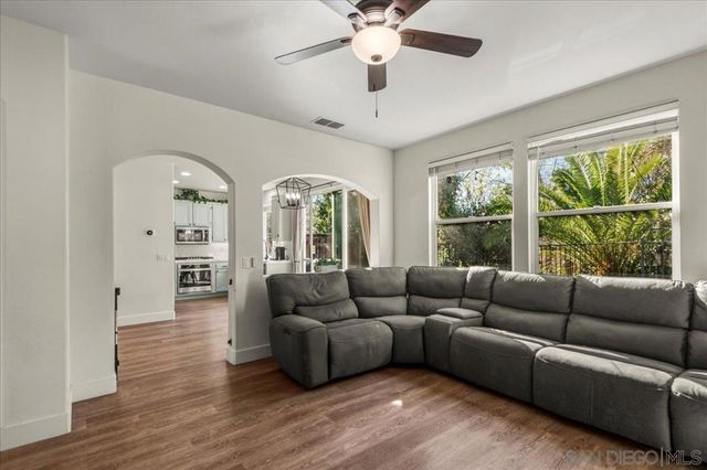 1010 Crystal Springs Pl, Escondido, CA 92026