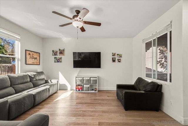 1010 Crystal Springs Pl, Escondido, CA 92026