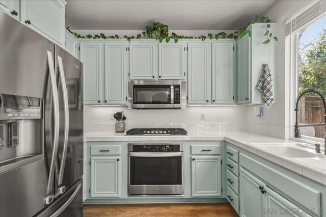 1010 Crystal Springs Pl, Escondido, CA 92026