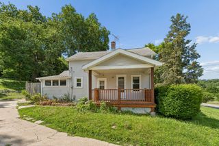 2433 N BROADWAY, Council Bluffs, IA 51503