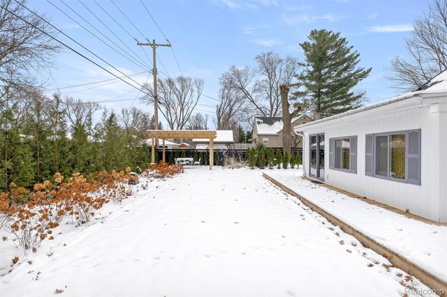 30706 Everett Street, Southfield, MI 48076